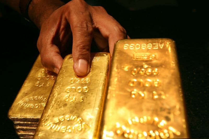 Золото дешевеет до 3-недельного минимума из-за роста доходности облигаций в США От Reuters