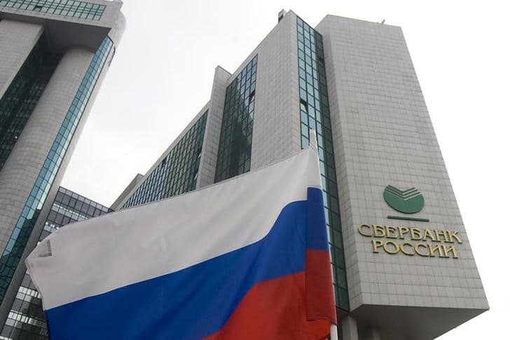 Акции Сбербанка впервые превысили отметку в 300 рублей От Investing.com