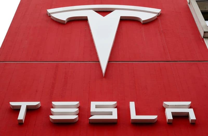 Акции Tesla резко выросли после рекордных данных по поставкам От Reuters