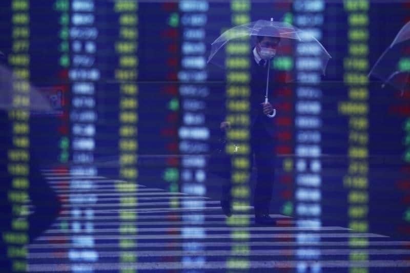 Азиатский рынок падает из-за разочарования дебютом Coinbase От Investing.com