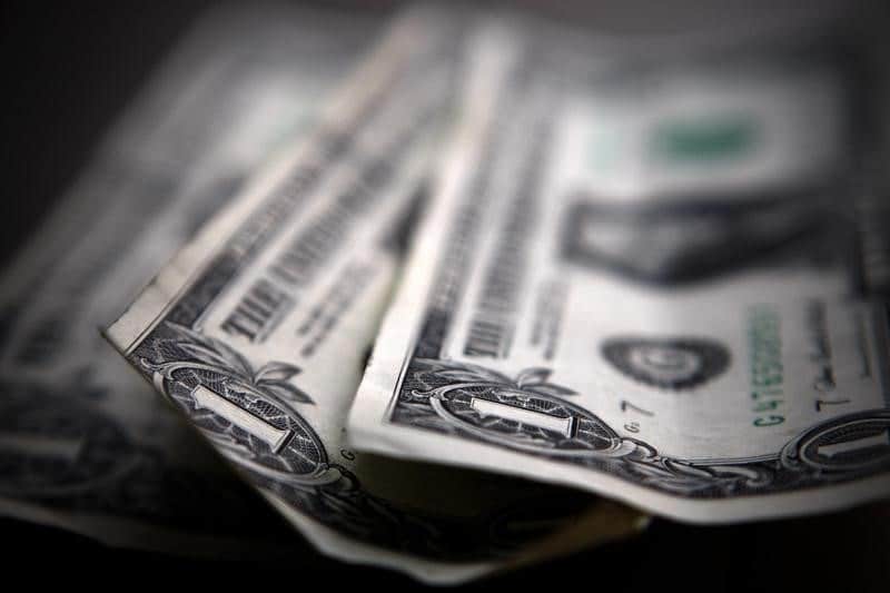 Доллар вырос, но близок к еще одному недельному падению От Investing.com