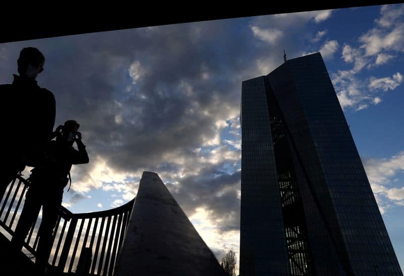 ЕЦБ видит возможность замедления скупки бондов после увеличения темпов во 2 кв -- протокол От Reuters