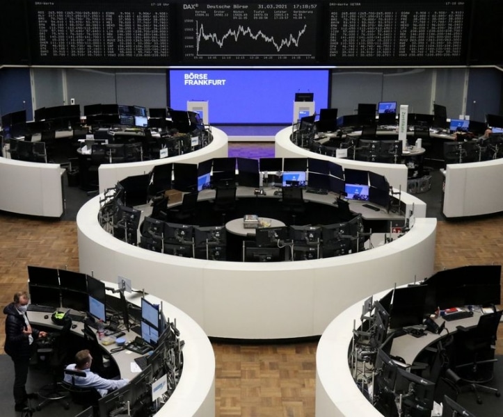 Европейские акции вблизи рекордного пика благодаря данным о деловой активности От Reuters