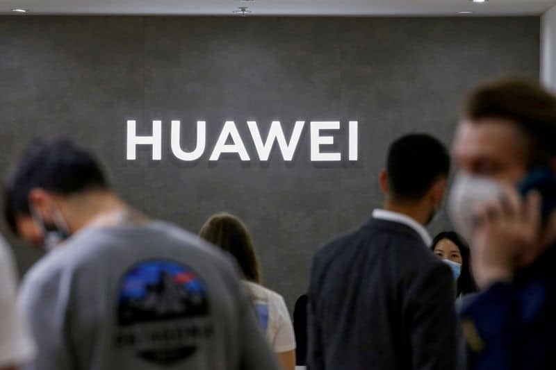 Huawei отчиталась о снижении выручки в 1кв после продажи Honor От Reuters
