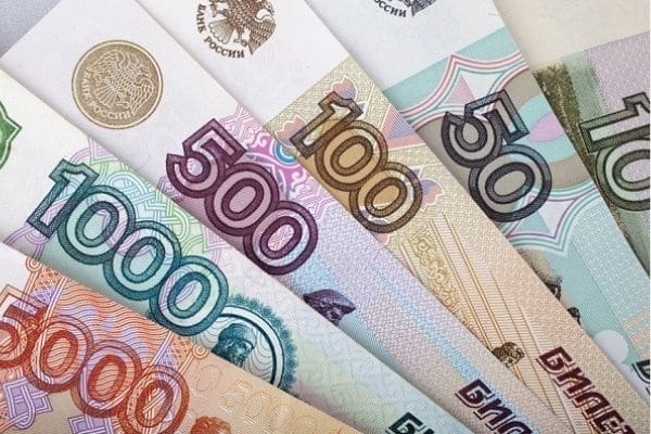 Из-за длинных выходных в мае россияне потеряют в зарплате