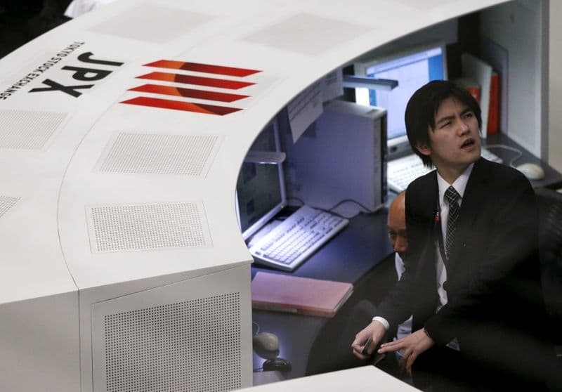 Японские акции выросли благодаря подъему техсектора От Reuters