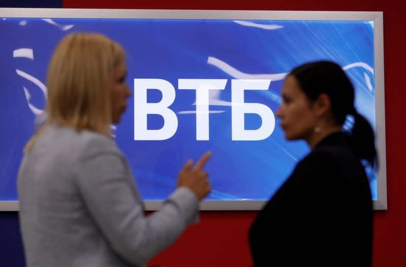Менеджмент ВТБ будет настаивать на дивидендах в 50% прибыли, отсрочил выкуп префов От Reuters