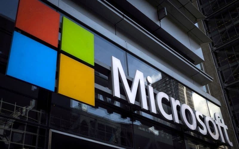 Microsoft поставит армии США гарнитуры дополненной реальности на $21,9 млрд От Reuters