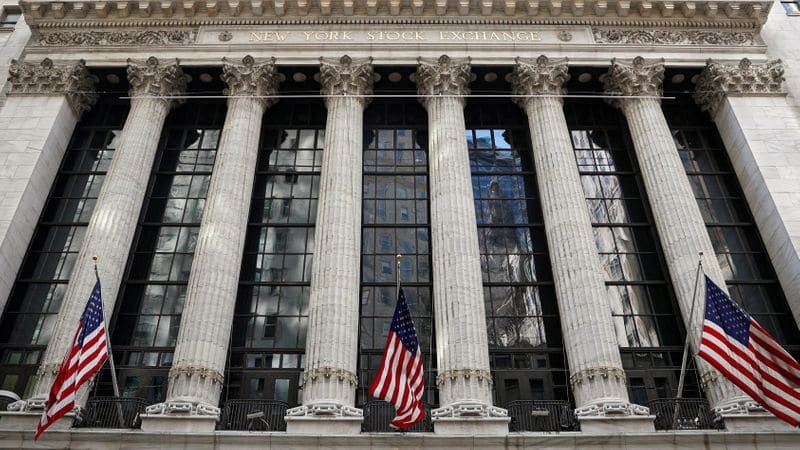 Основные индексы США малоподвижны в преддверии выхода протокола ФРС От Reuters