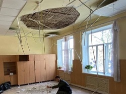 Потолок рухнул на второклассников в армавирской школе