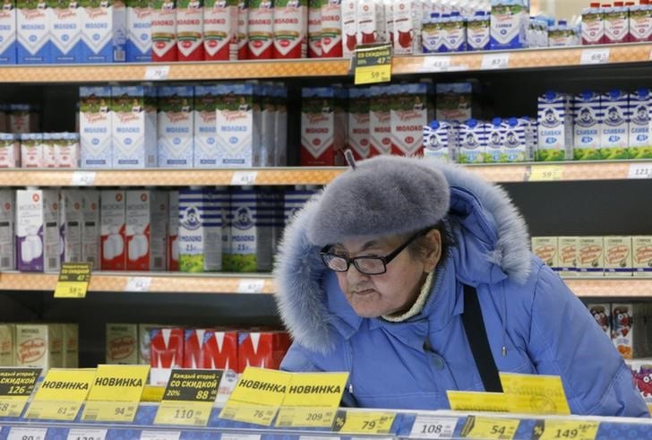 Россияне стали меньше тратить на продукты и больше — на госсборы От Investing.com