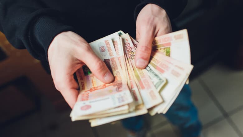 Рублю предрекли девальвацию на фоне новых санкций США