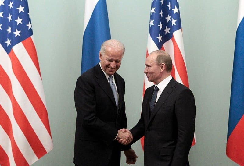 Встреча президентов РФ и США может состояться в июне От Reuters