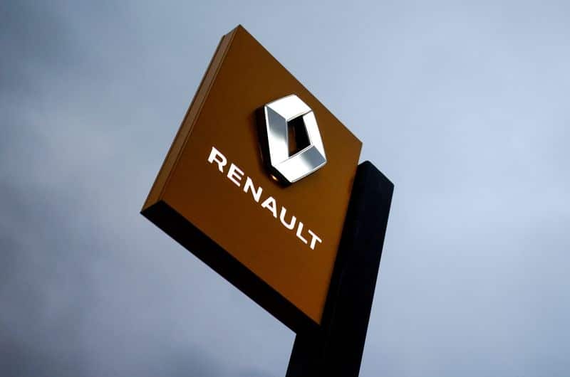 Выручка Renault снизилась пятый квартал подряд От Reuters