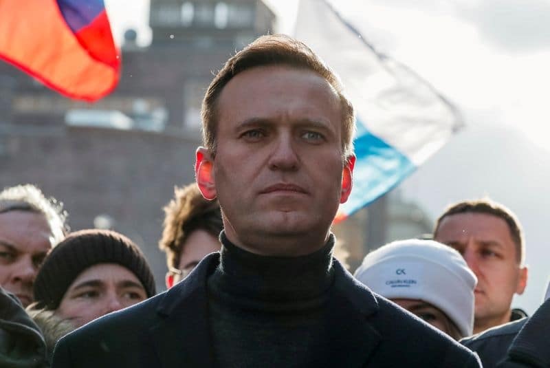 Жизнь Навального в "серьезной опасности", его необходимо вывезти за границу -- эксперты ООН От Reuters