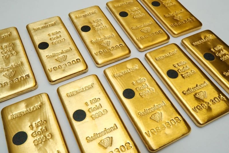 Золото падает и-за ожиданий быстрого восстановления экономики От Reuters