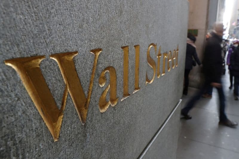 Акции на Уолл-стрит снизились из-за страхов об инфляции От Reuters