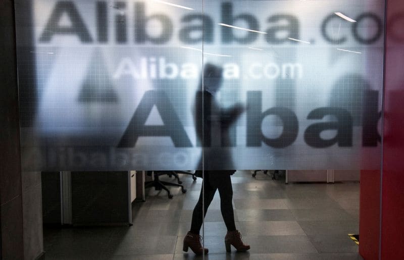 Alibaba отчиталась о квартальном операционном убытке впервые после выхода на биржу От Reuters