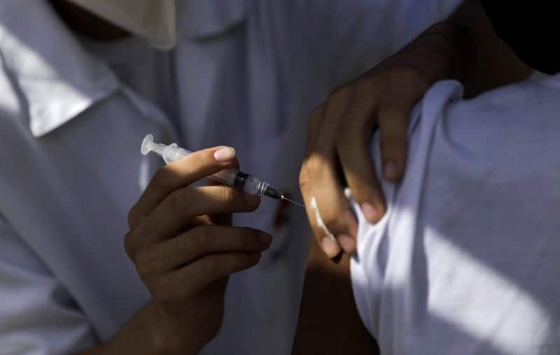Бразильские штаты приостановили вакцинацию беременных после смерти женщины в Рио-де-Жанейро От Reuters