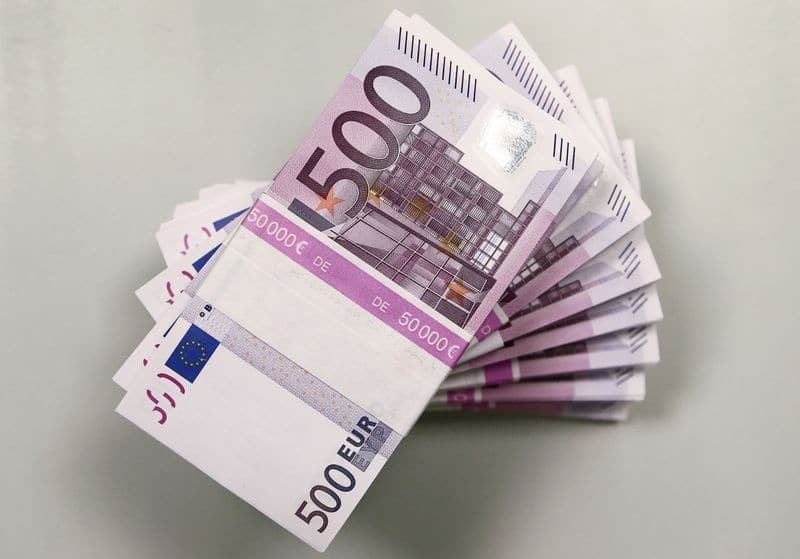 Германия выпускает 30-летний "зеленый" долг, доходность бондов еврозоны растет От Reuters