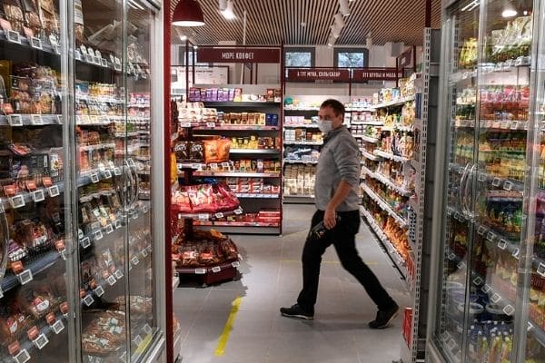 Из-за роста цен россияне тратят на еду все свои накопления