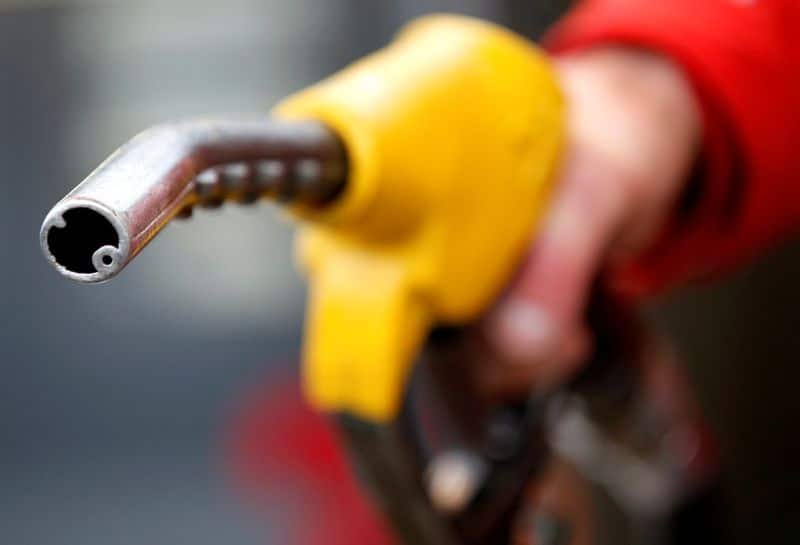 Нефть упала на 2,5% на фоне кризиса в Индии, восстановления работы трубопровода в США От Reuters