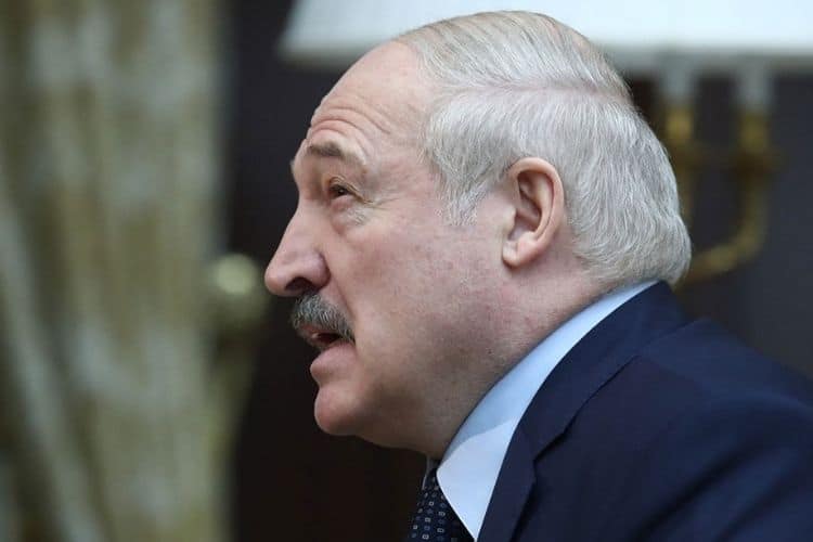 Путин пообещал Лукашенко денег и дополнительные рейсы