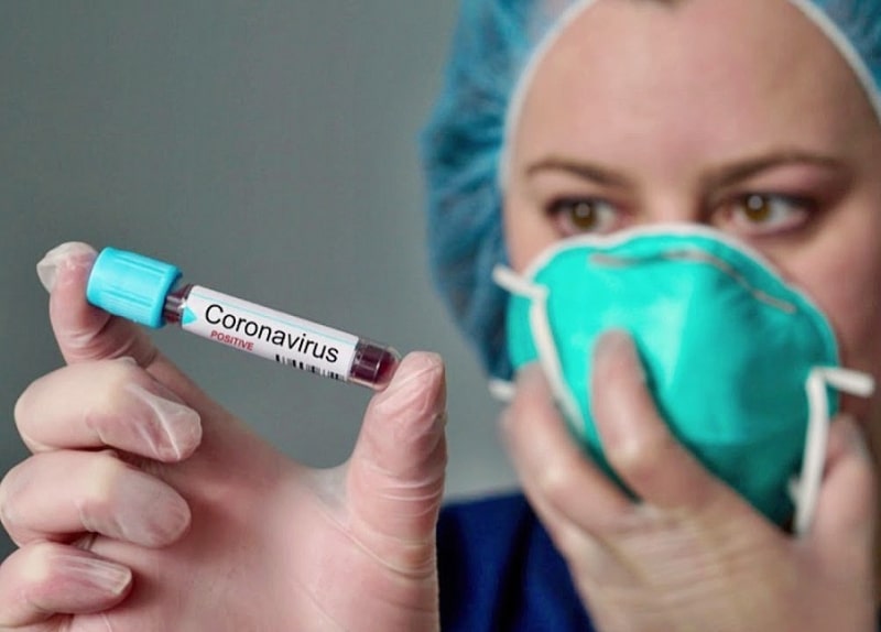 Вирусолог объяснил случаи заражения коронавирусом после вакцинации