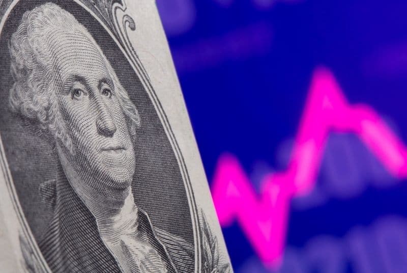 Доллар удерживает преимущество благодаря росту производственной активности в США От Reuters