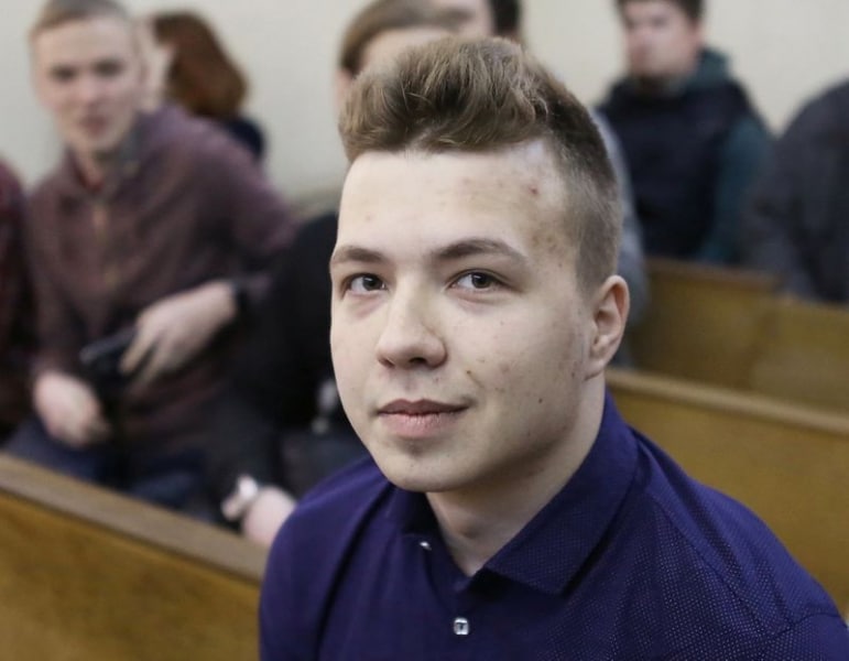Власти Белоруссии перевели оппозиционного блогера под домашний арест От Reuters