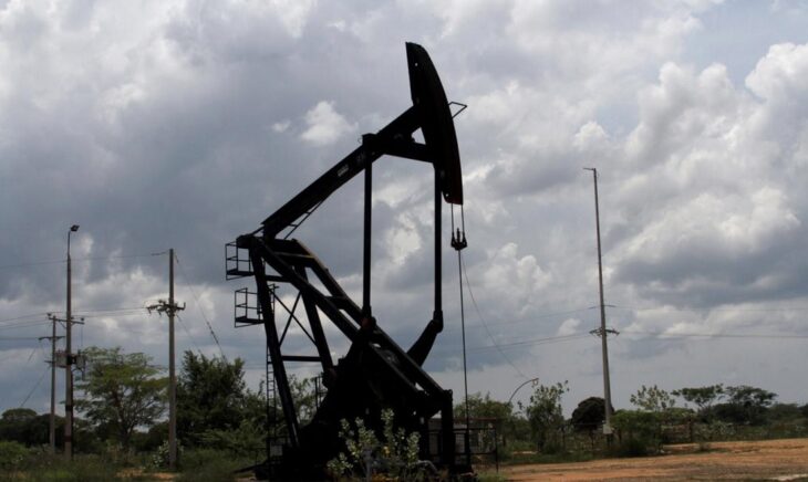 Цена на нефть мечется под воздействием противоречивой информации