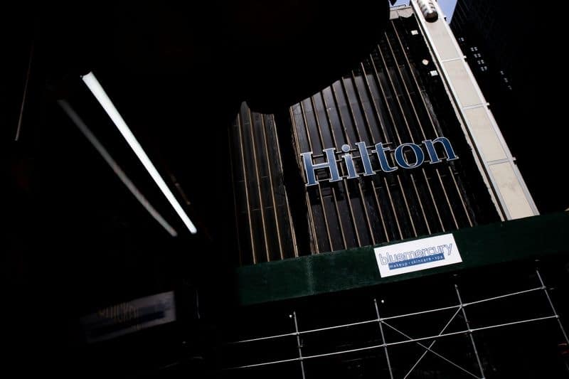 Hilton вернулась к прибыли во 2 кв, ожидает восстановления показателей От Reuters