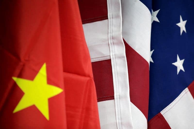 Китай ввел санкции в отношении бывшего министра торговли, еще нескольких граждан США От Reuters