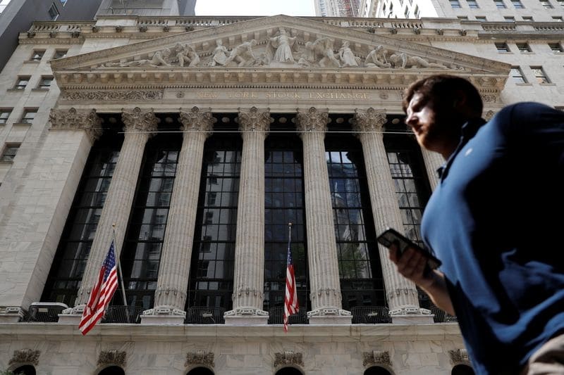 Уолл-стрит растет на фоне сильных отчетов компаний От Reuters