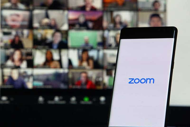 Бумаги Zoom рухнули на 12% после выхода отчета От Investing.com