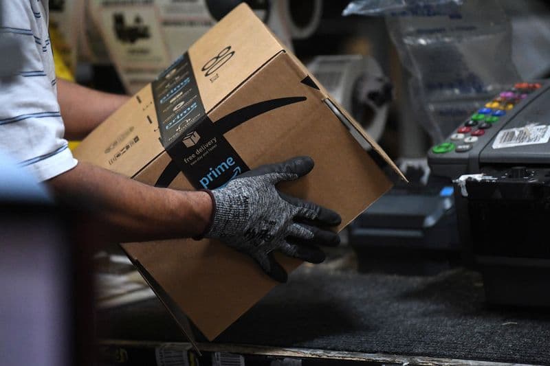 ЭКСКЛЮЗИВ: Amazon повышает стартовые зарплаты, наймет 125.000 сотрудников От Reuters