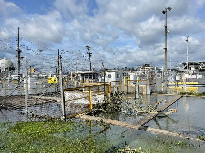 Энергетические компании США ждут удара нового урагана в Мексиканском заливе От Reuters