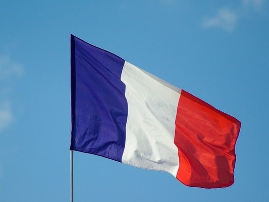 Франция впервые в истории отозвала своих послов из Австралии и США