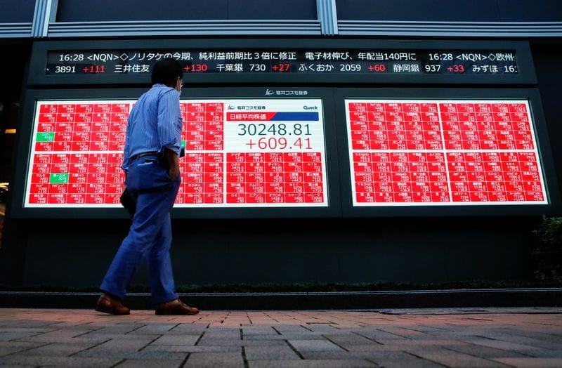 Японские акции упали вслед за Уолл-стрит От Reuters