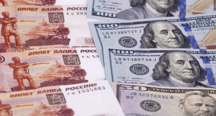 «Ястребиные» настроения ФРС вредят курсу рубля