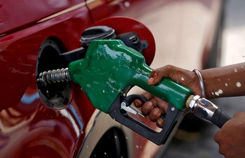 Нефть поднялась до максимума с июля на фоне тревог о предложении От Reuters