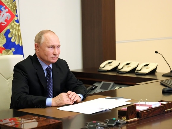 Путин призвал Путина "выдавить жуликов" из лесной и рыбной отраслей
