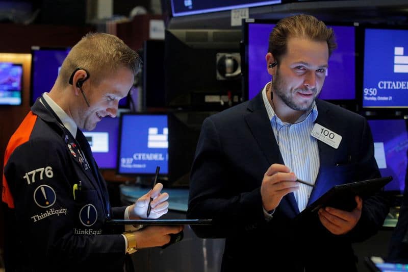 S&P 500 и Dow бьют рекорды, Facebook тянет Nasdaq вниз От Reuters