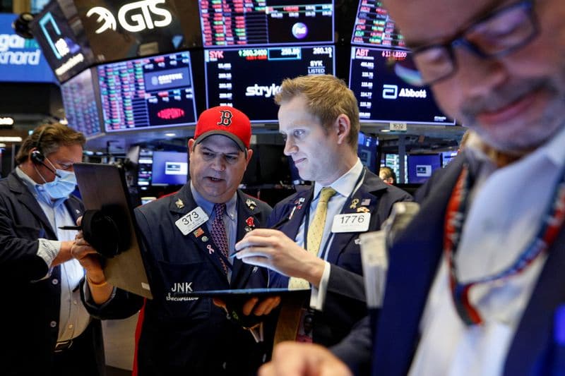 Уолл-стрит растет благодаря прогнозам о сильной отчетности От Reuters