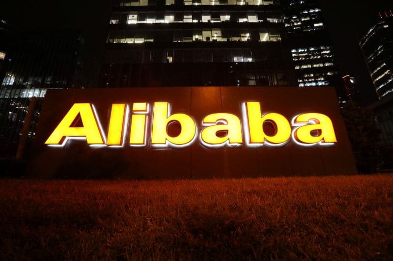 Alibaba предупредила о минимальном росте выручки с IPO От Reuters