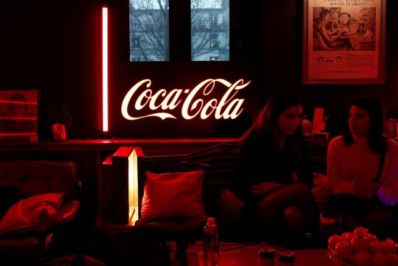 Coca-Cola купит оставшиеся 70% BodyArmor за $5,6 млрд -- WSJ От Reuters
