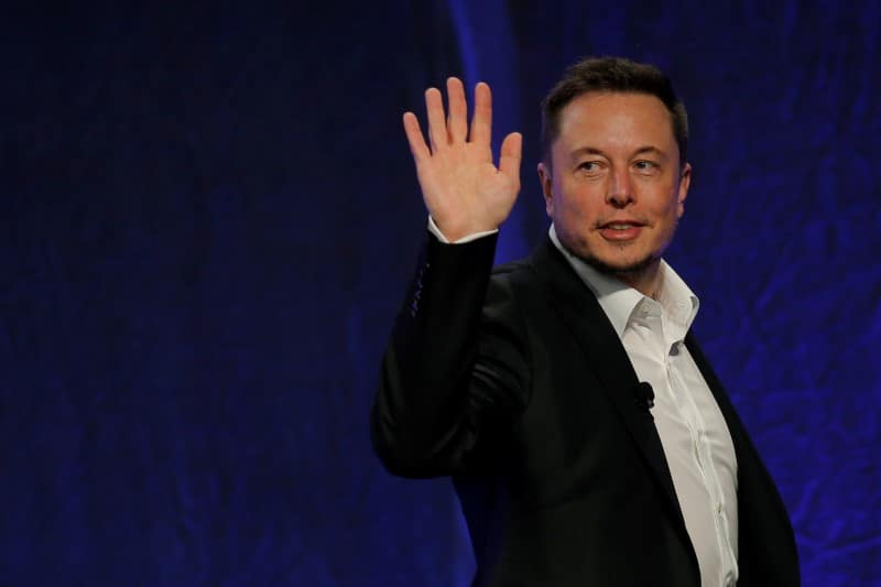 Илон Маск назвал условие для продажи акций Tesla От Investing.com