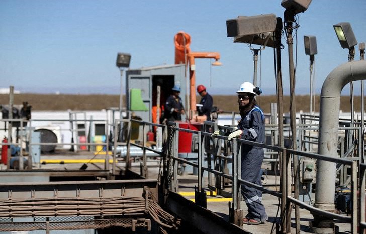 Цены на нефть опять растут, невзирая на распространение омикрона От Reuters