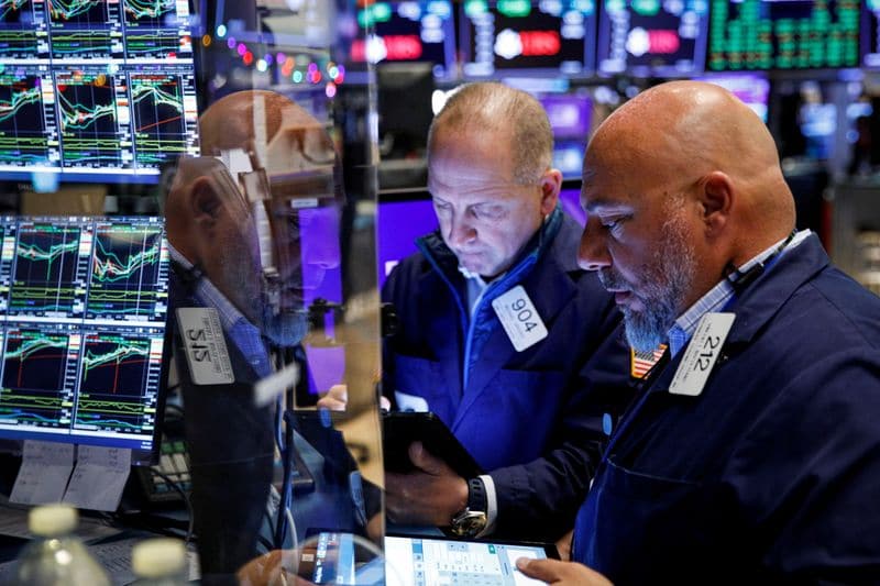 Dow восстанавливается благодаря циклическим акциям, Nvidia тянет вниз техсектор От Reuters