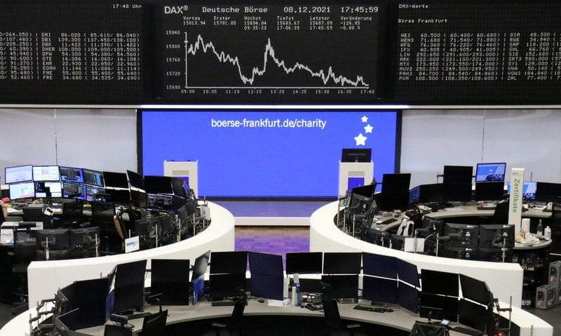 Европейские акции в минусе, Deutsche Bank падает От Reuters